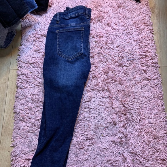 FASHION NOVA RIPPED JEANS - Picture 3 of 4